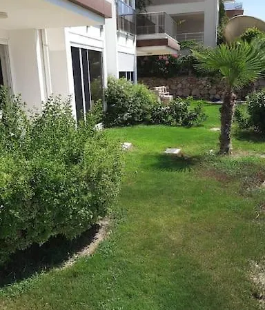 Doga Ve Deniz Manzarali Site Icerisinde Havuzlu Apartmán