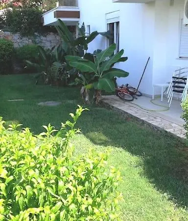 Doga Ve Deniz Manzarali Site Icerisinde Havuzlu Appartement