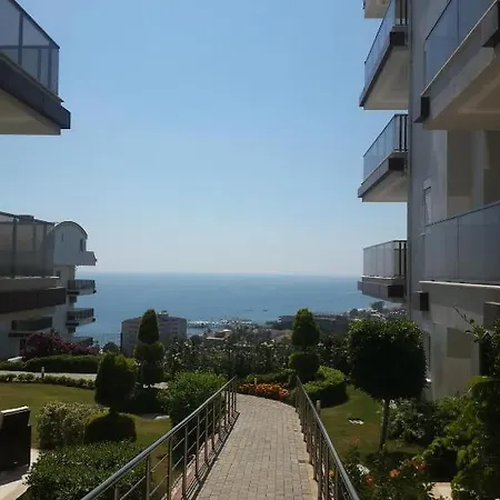 Doga Ve Deniz Manzarali Site Icerisinde Havuzlu Appartement
